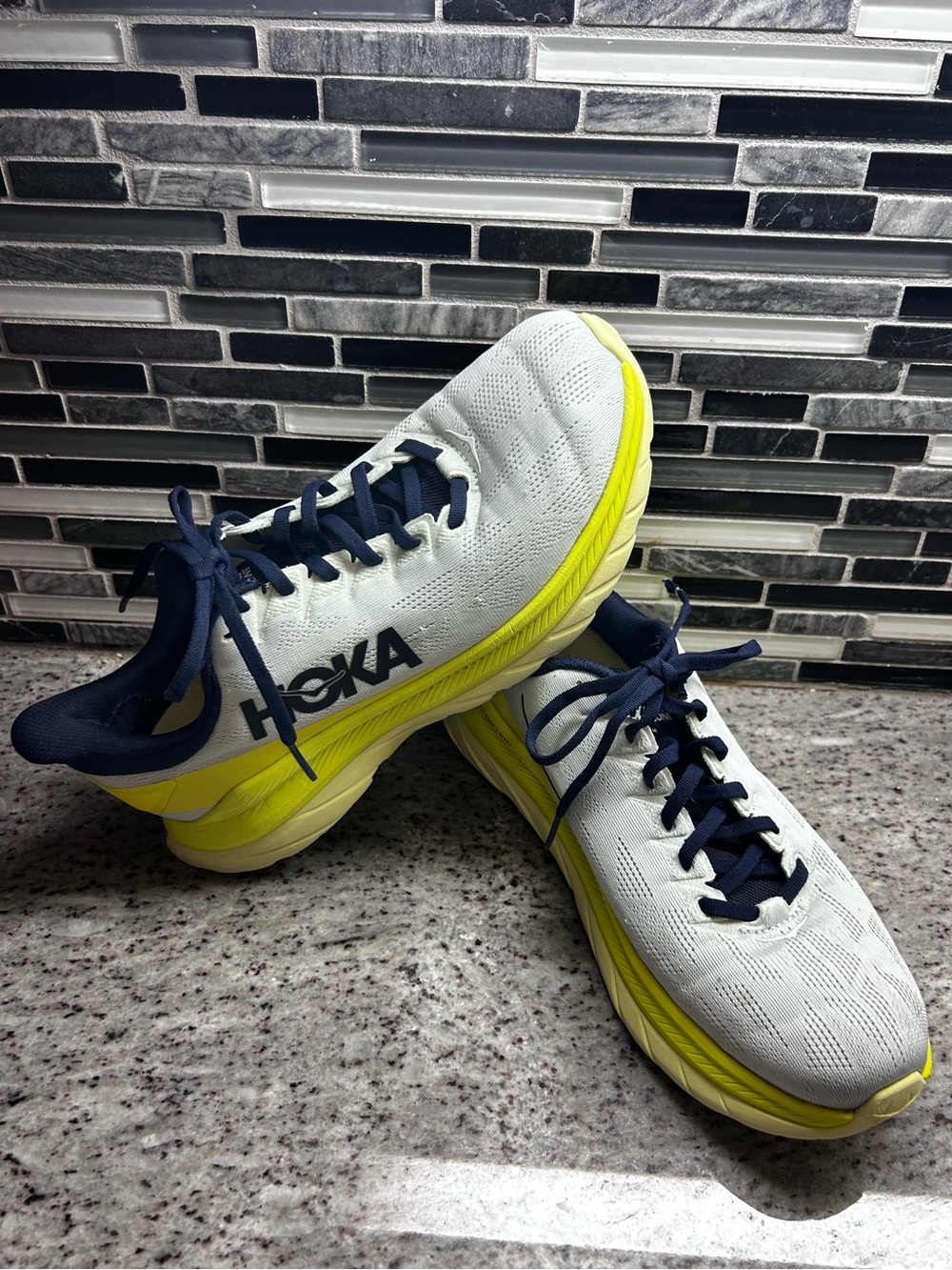 Hoka One One womens Mach 4 Running Shoe white & navy size 10